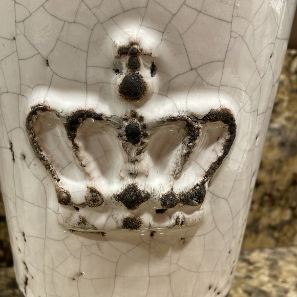 Ceramic Vase/planter with Crown 👑 - Picture 2 of 6